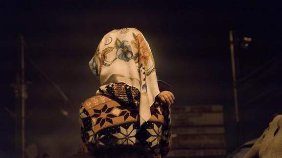 說(shuō)明: Macintosh HD:Users:chendong:Desktop:張乾琦 工作坊:工作坊:官方作品:中文圖說(shuō):AZMA:8. 張乾琦，“AZMA”視頻截圖，2017 .jpg