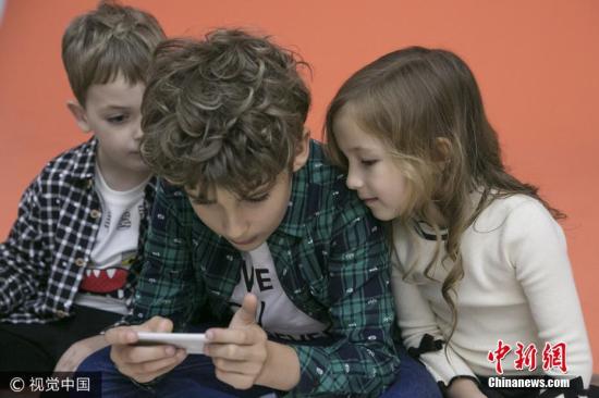 外報：一天滑手機80次 孩子網(wǎng)癮過高怎么辦？