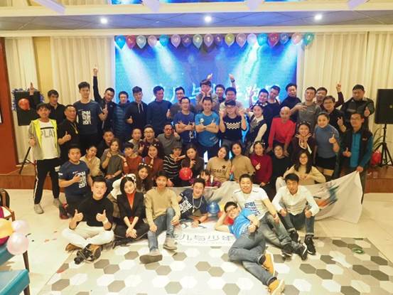 說明: C:Userswangq1317Desktop（新聞）2018甜蜜跑即將起跑，賽道跑團(tuán)加油站成為最大亮點(diǎn)（新聞）2018甜蜜跑即將起跑，賽道跑團(tuán)加油站成為最大亮點(diǎn)花兒與少年跑團(tuán).jpg