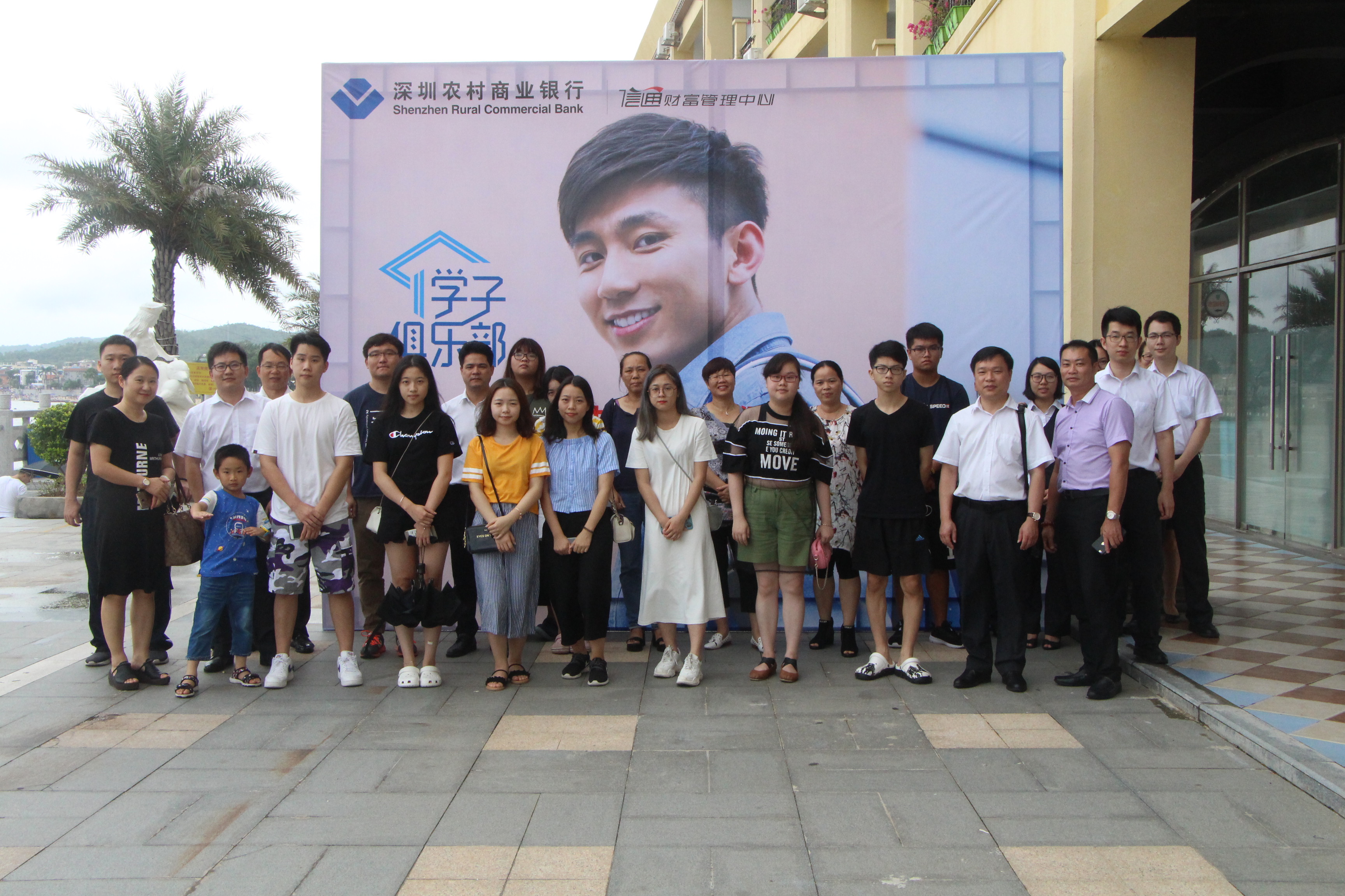 十年寒窗苦泛舟，終得梅花撲鼻來